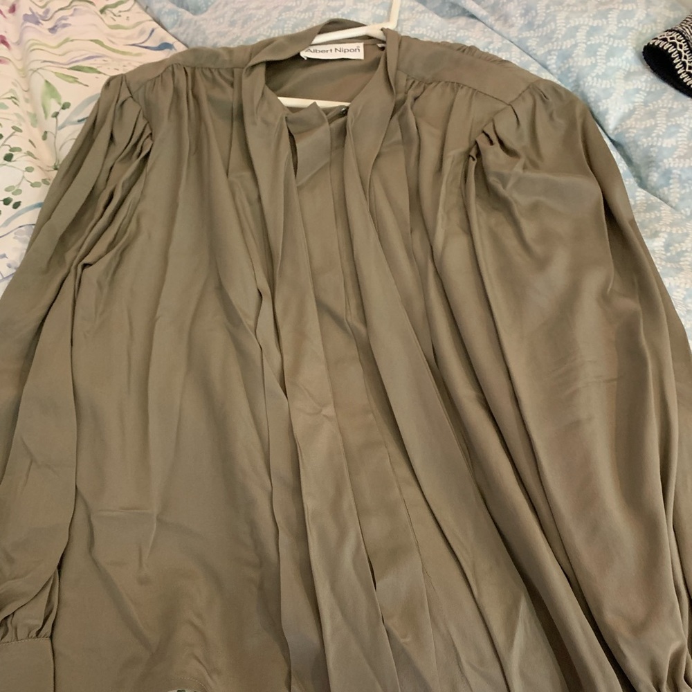 Albert Nipon Silk Shirt in Olive, sz. 8, beautiful!